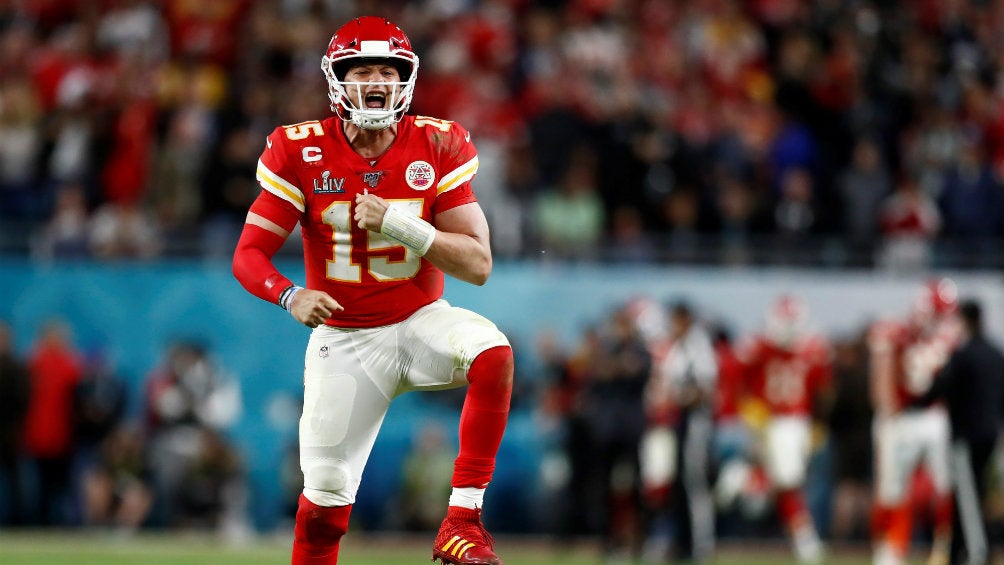 Patrick Mahomes celebra durante el Super Bowl