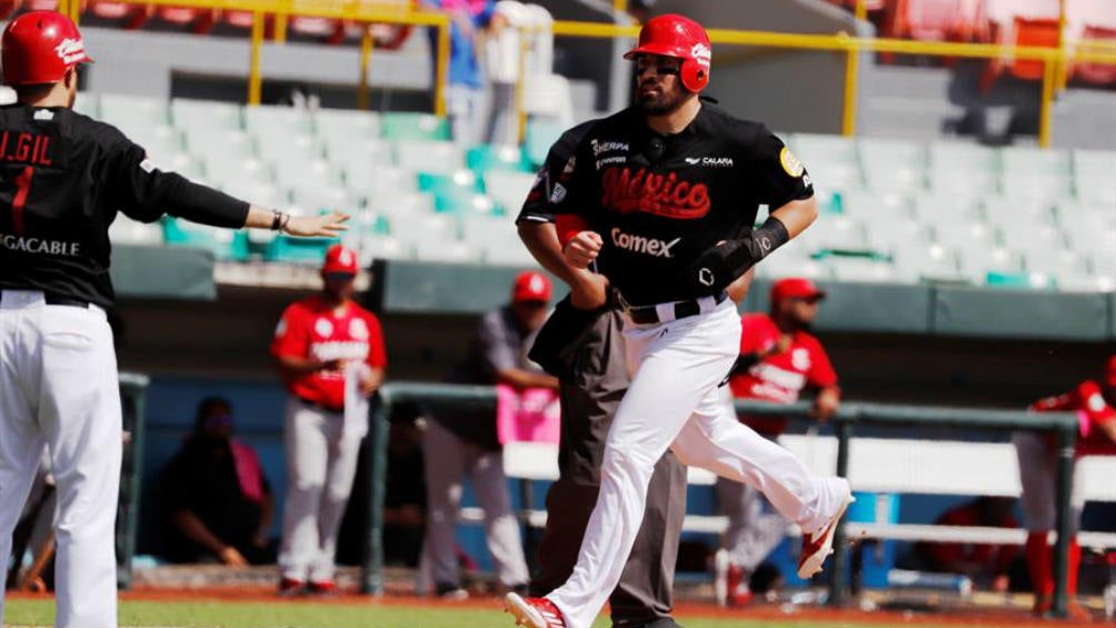 Anthony anota la quinta carrera ante los astronautas