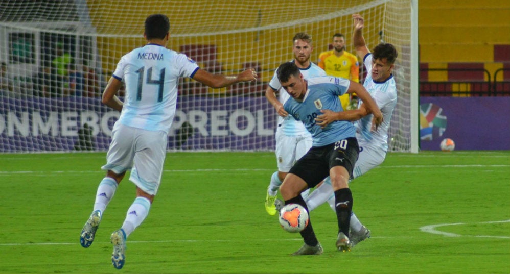 Federico Viñas durante el partido entre Argentina y Uruguay