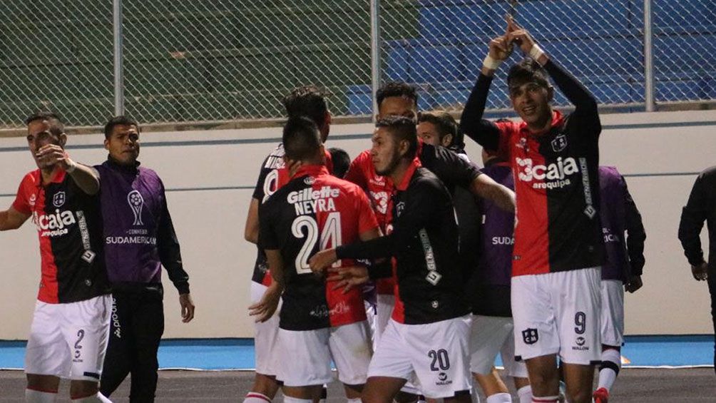 El festejo del gol de Othoniel Arce 