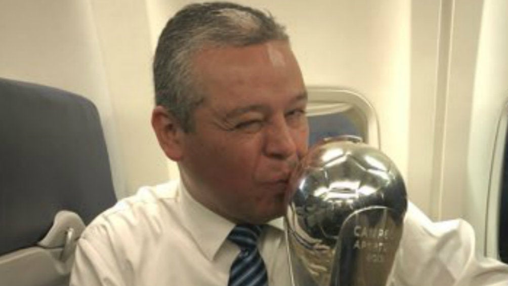 Directivo de Monterrey se subió al techo del Estadio BBVA para despedirse