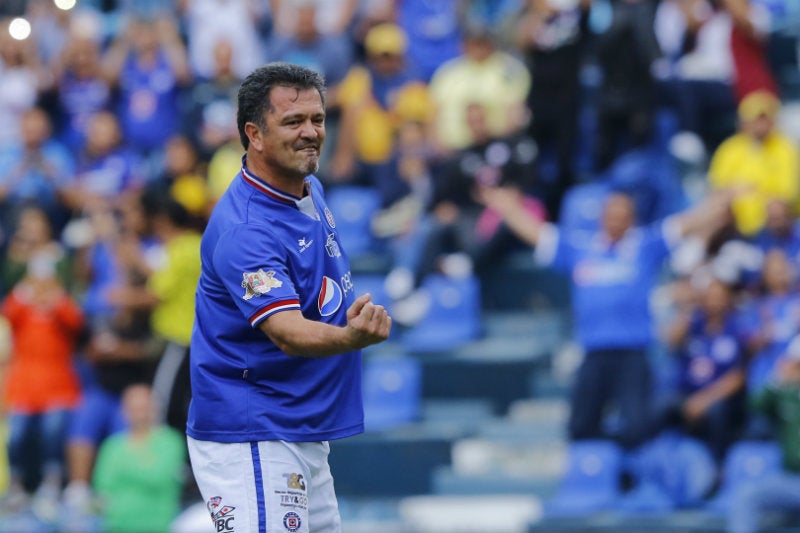 Carlos Hermosillo jugando con Cruz Azul