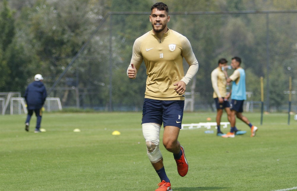 Nicolás Freire en un entrenamiento de Pumas