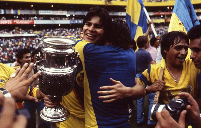 Tena, tras ganar la Final del siglo a Chivas en 1984