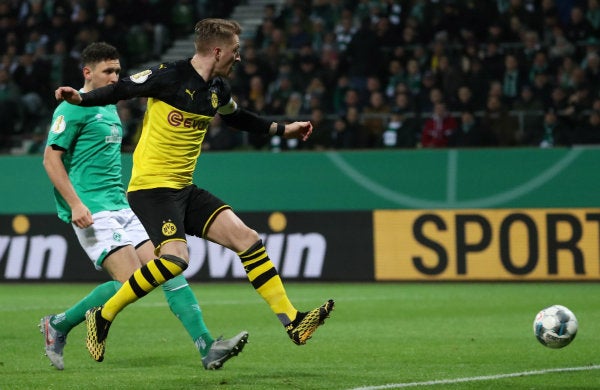 Marco Reus en acción con Borussia Dortmund ante Werden Bremen