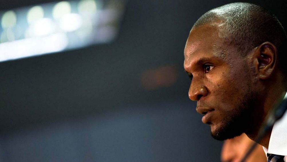 Barcelona podría destituir a Eric Abidal