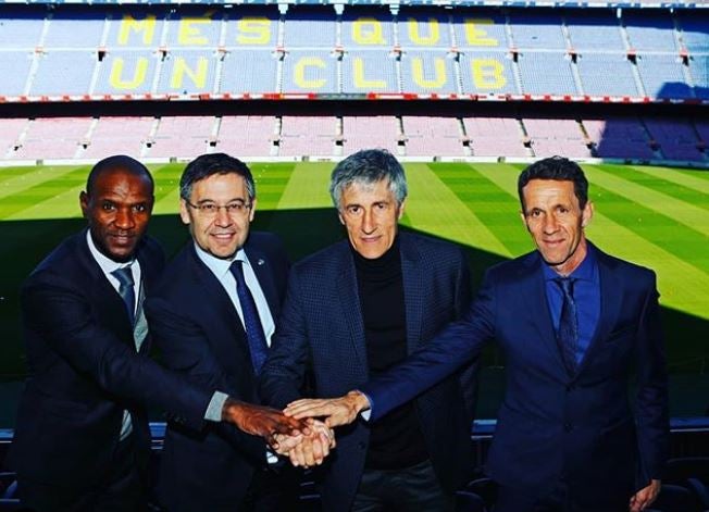 Abidal (izquierda) en la presentación de Quique Setién