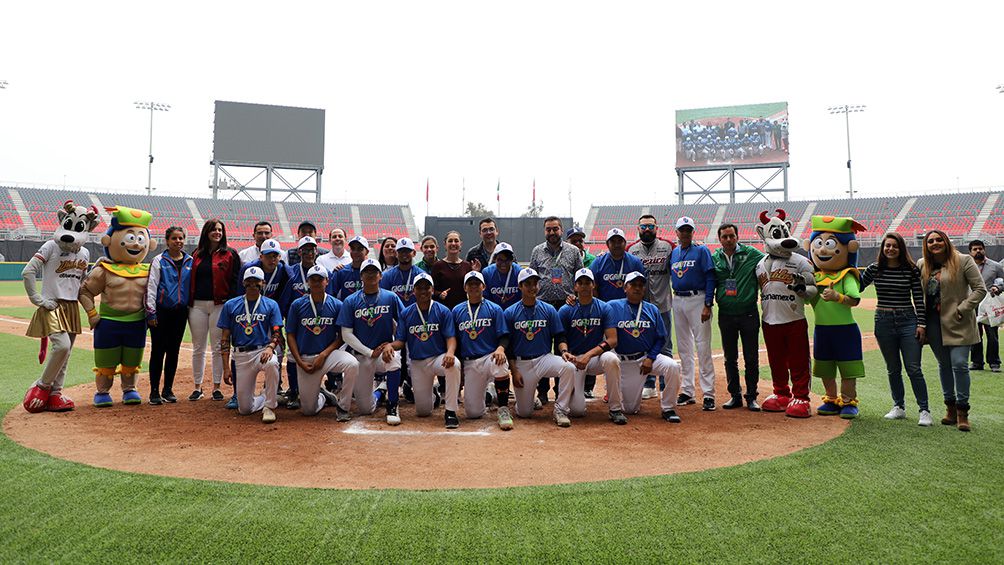 Parte de la fiesta de beisbol que se vivió en el Alfredo Harp