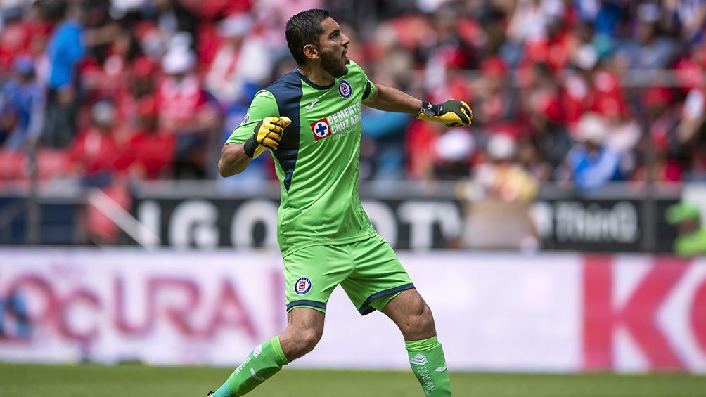 Jesús Corona en el partido contra Toluca