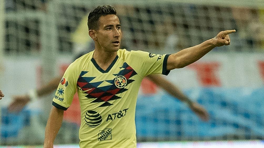 Luis Fuentes en un juego del América