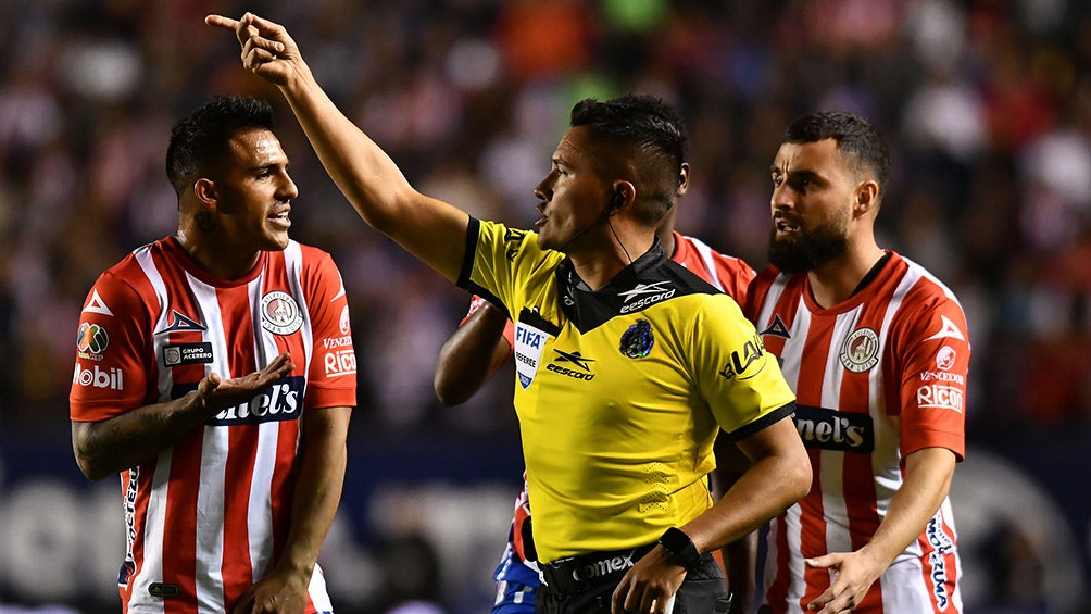 Fernando Guerrero en el duelo San Luis vs Guadalajara