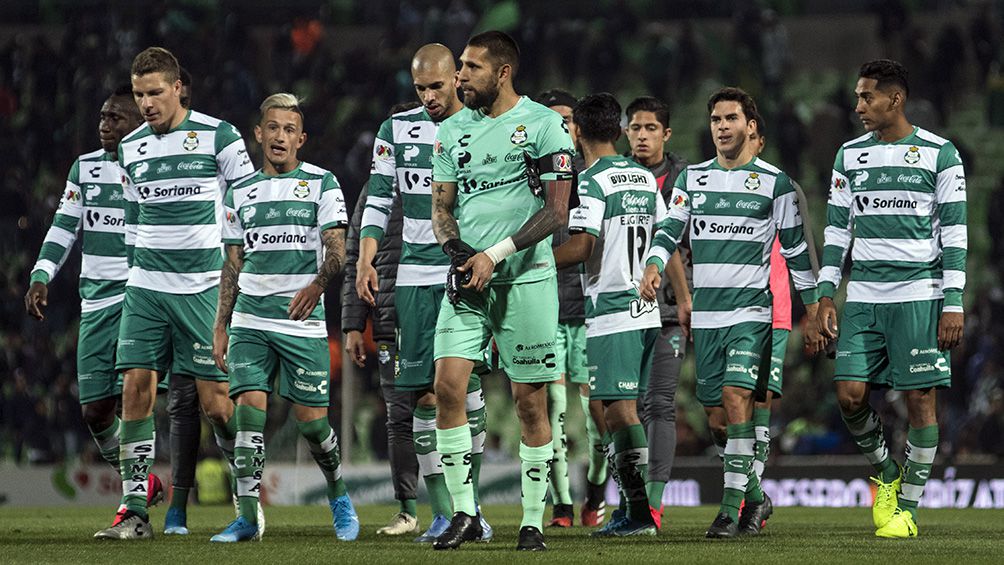 Jugadores de Santos en el partido contra Pumas