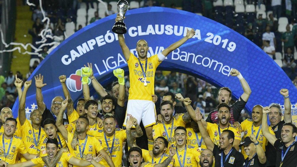 Tigres celebrando campeonato