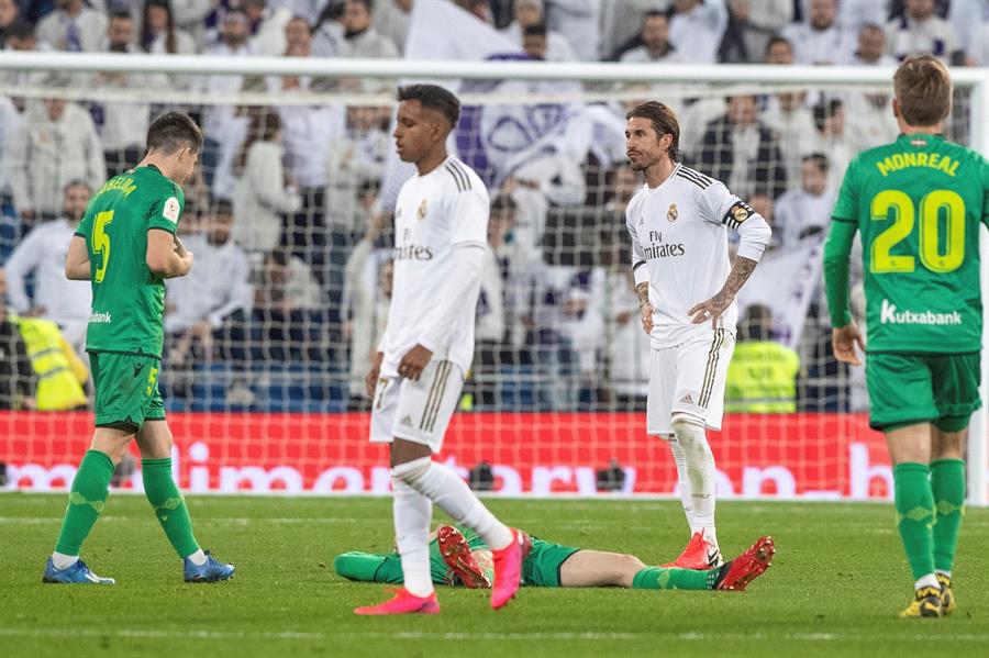 Sergio Ramos cabizbajo en el juego vs Real Sociedad