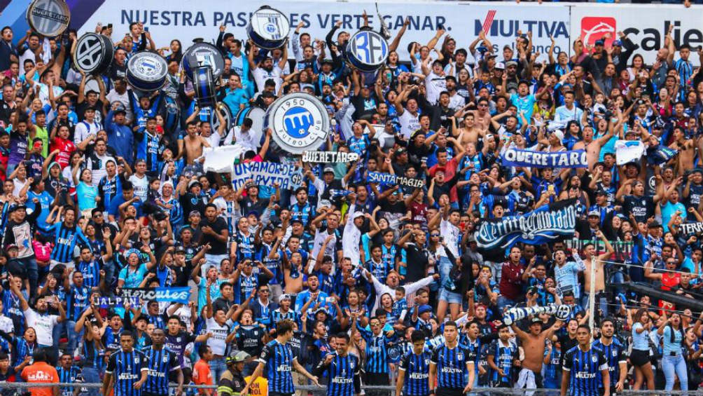 Afición de Gallos en Estadio de la Corregidora