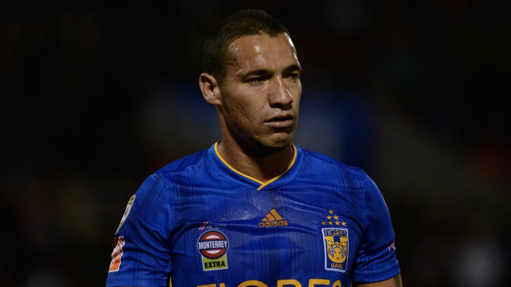 Jesús Dueñas en partido con Tigres