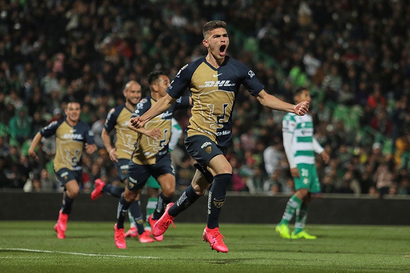 Johan Vásquez celebra un gol como auriazul