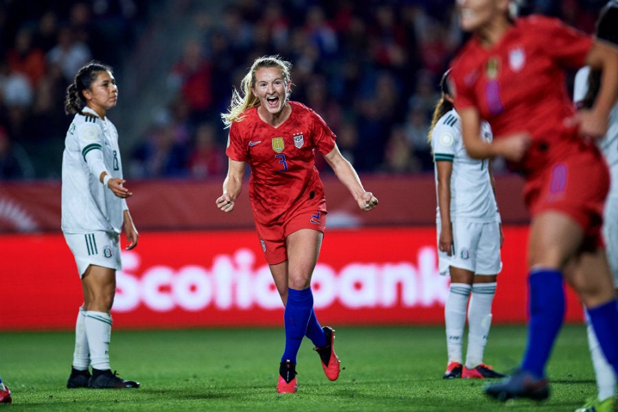 Jugadoras estadounidenses festejan el segundo gol a México