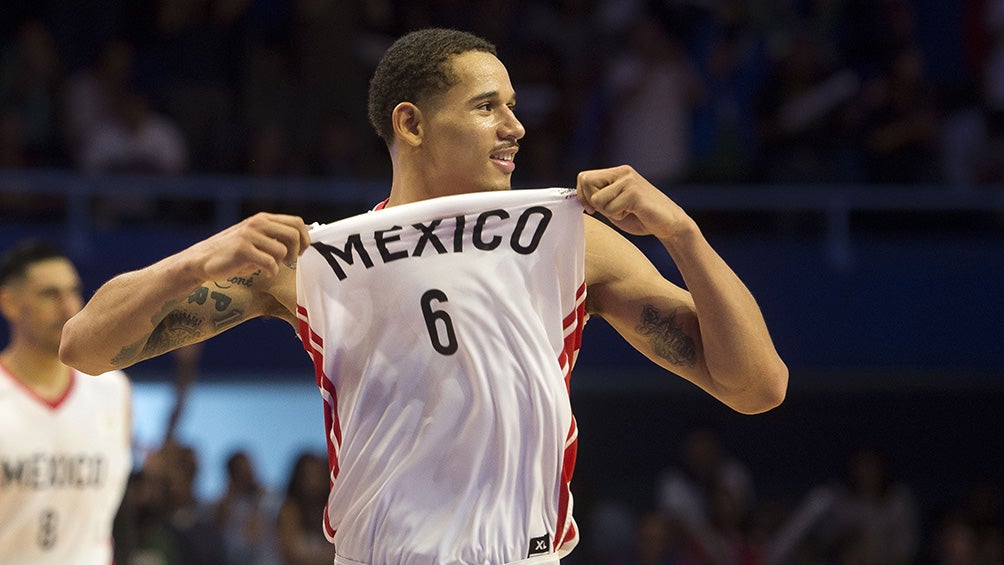 Juan Toscano, en un partido de México