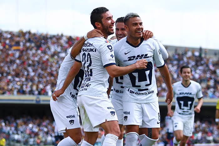 Juan Pablo Vigon y Pablo Barrera festejan en CU