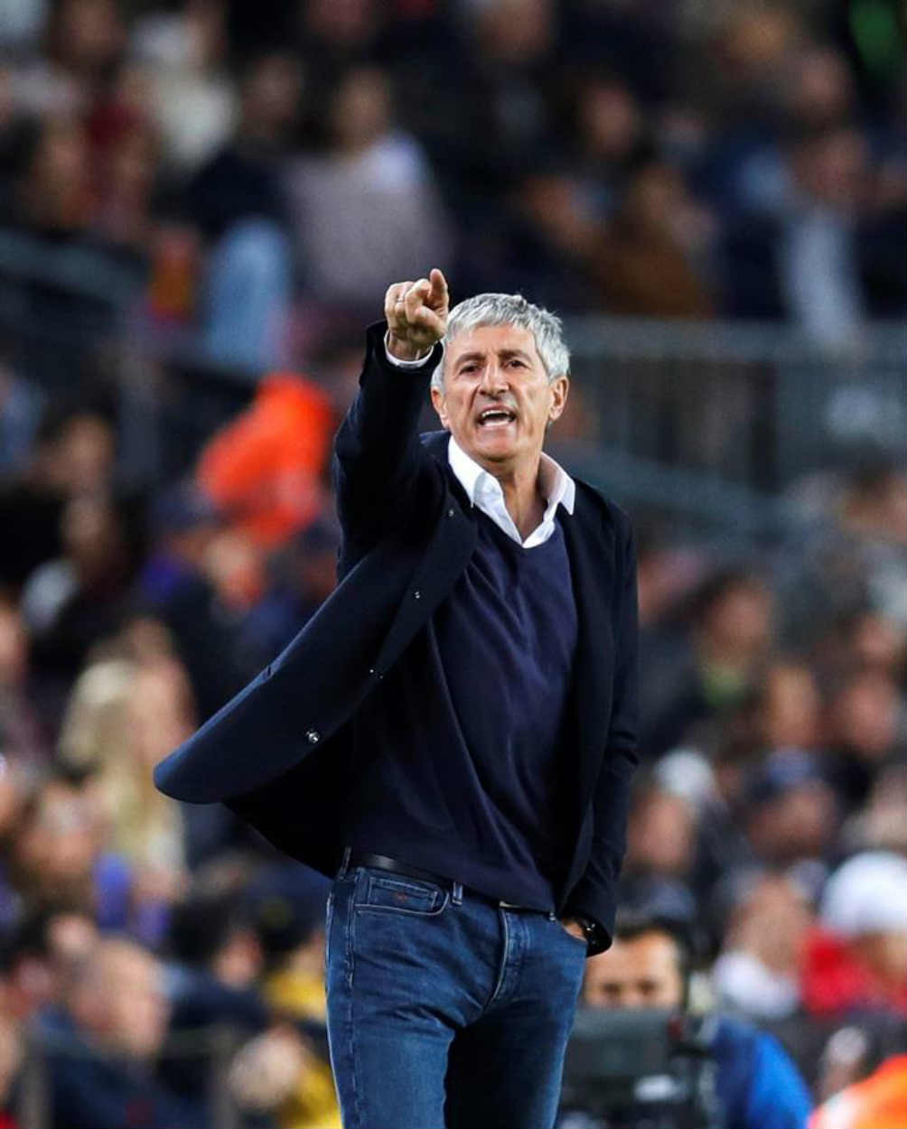 - El entrenador del FC Barcelona, Quique Setién, durante el partido de Liga en Primera División ante el Levante