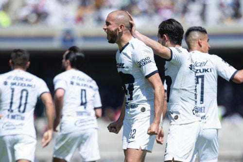 Carlos González celebra un tanto en CU