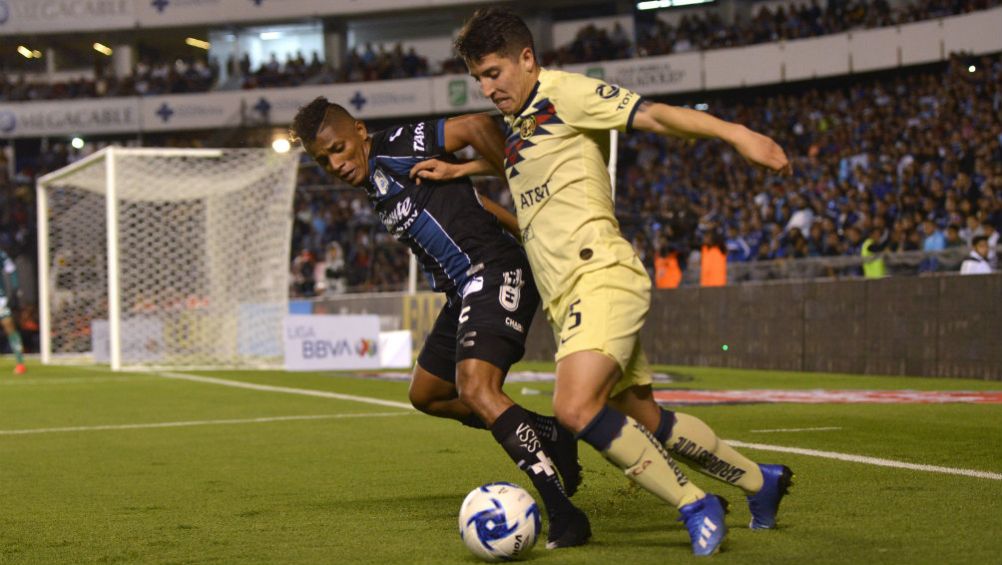 Santiago Cáseres en acción con América ante Querétaro