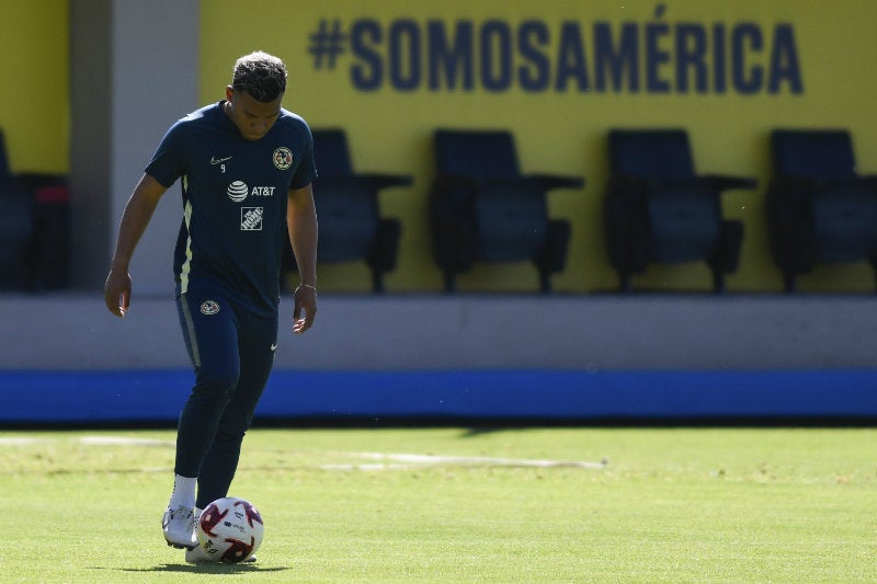 Roger Martínez en entrenamiento con América