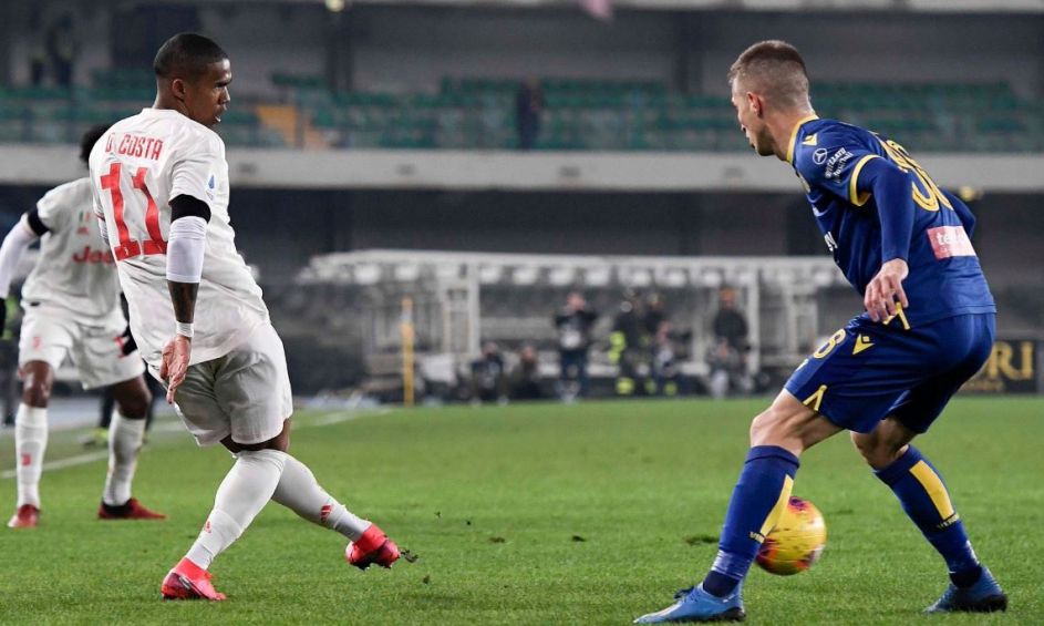 Douglas Costa, durante un juego de la Juventus