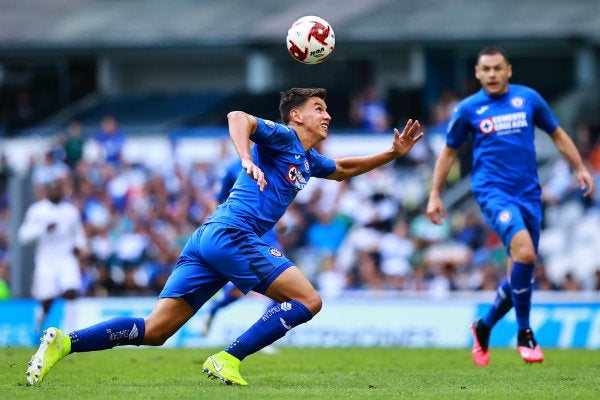 Igor Lichnovsky en acción con Cruz Azul