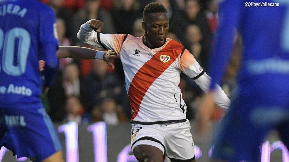 Liga española investiga posibles pagos ilegales a Luis Advíncula