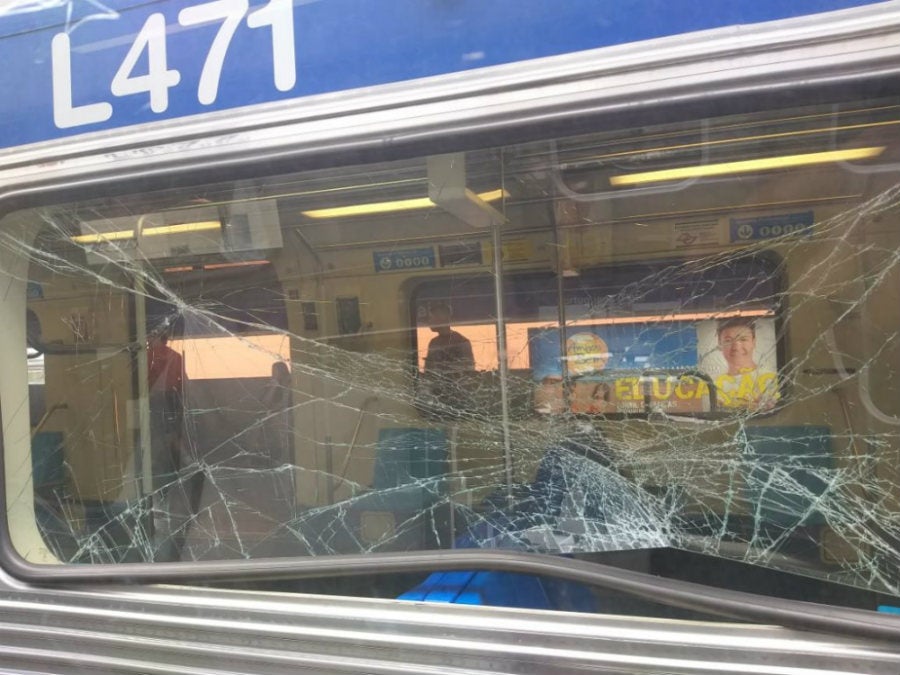 Vagón tras pelea entre aficionado de Sao Paulo y Corinthians