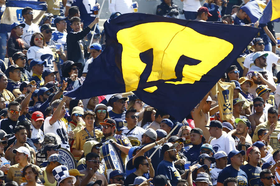 Afición de Pumas en el Olímpico Universitario