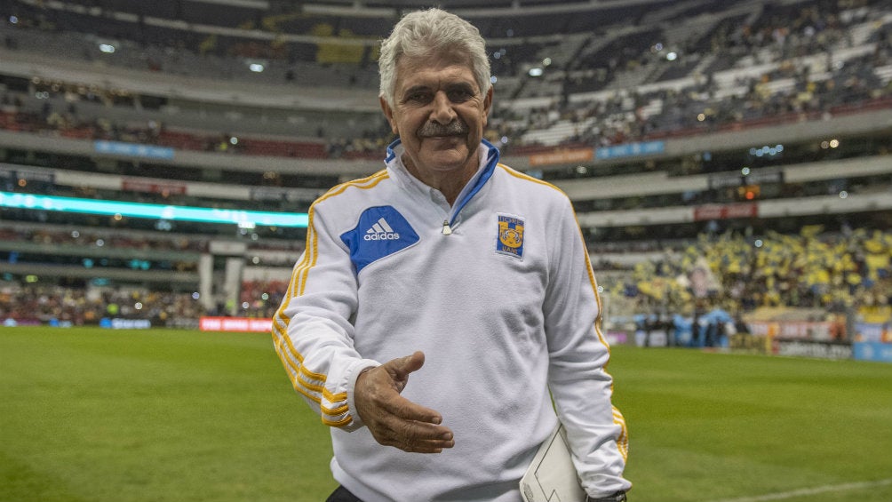 Tigres: Perrito estuvo atento a la conferencia del Tuca Ferretti