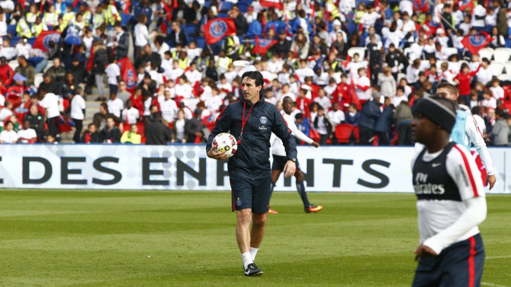 Unai Emery durante un entrenamiento con PSG