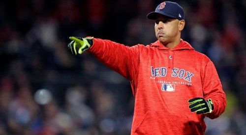 Alex Cora, exentrenador de los Medias Rojas