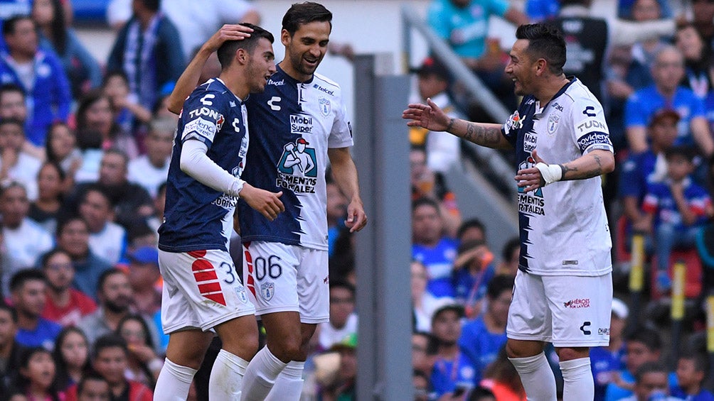 Pachuca celebra un gol en el Estadio Azteca