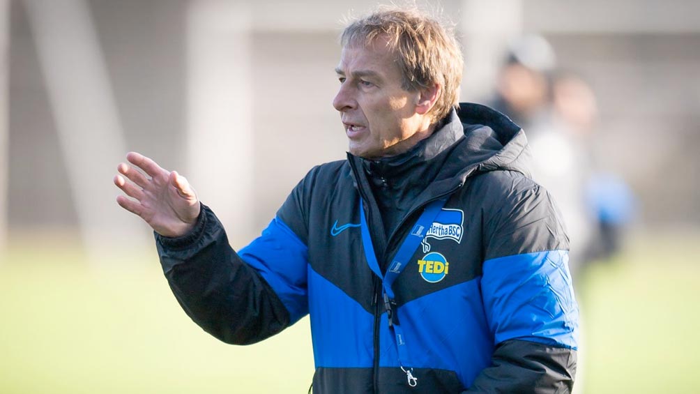 Jürgen Klinsmann dirige una sesión del Hertha