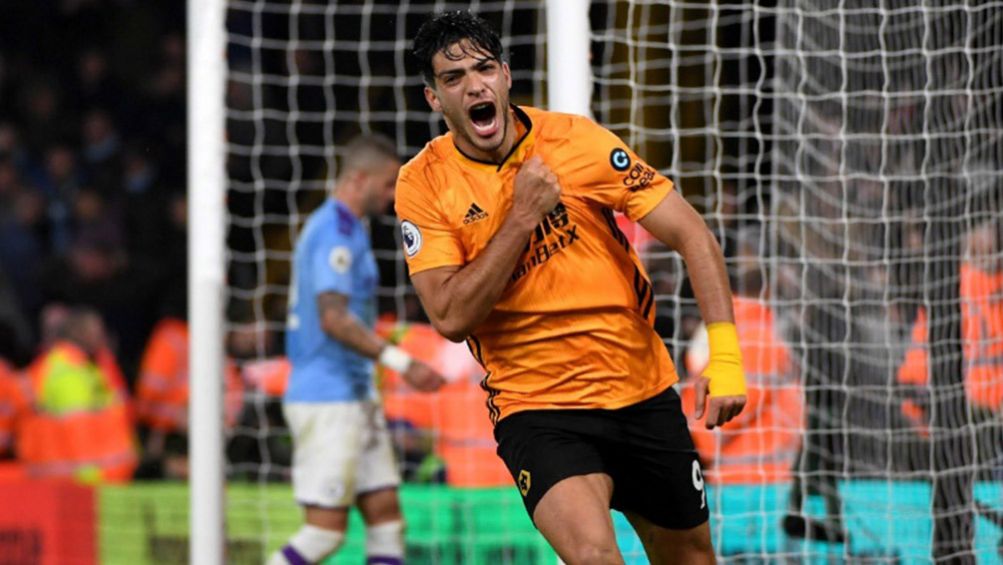 Raúl Jiménez festeja un gol con Wolves