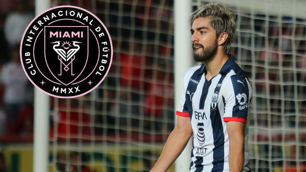 Rodolfo Pizarro en un juego con Rayados de Monterrey