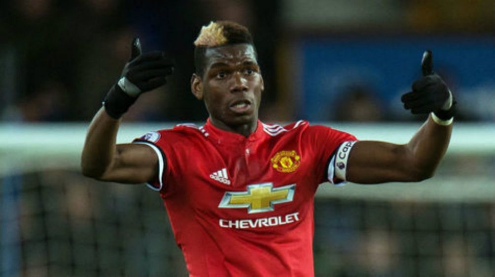 Pogba en un juego con el United