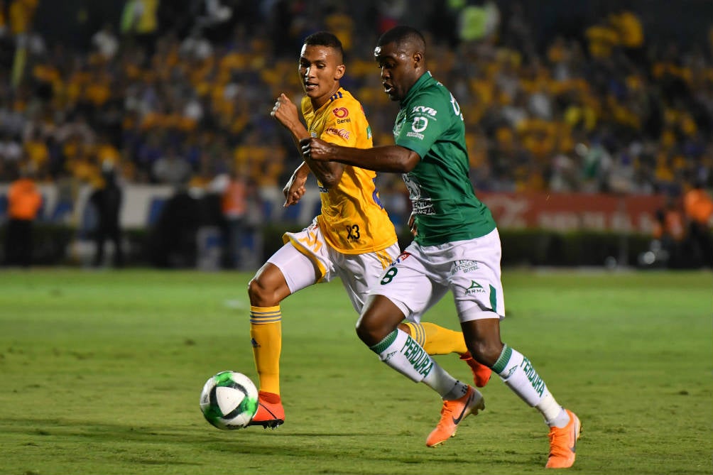 Meza persigue de cerca a Joel Campbell