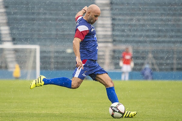 Johan Rodríguez en un partido de leyendas de Cruz Azul