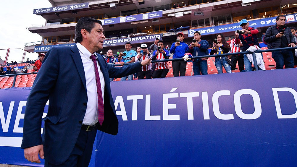 Luis Fernando Tena en el partido contra San Luis 