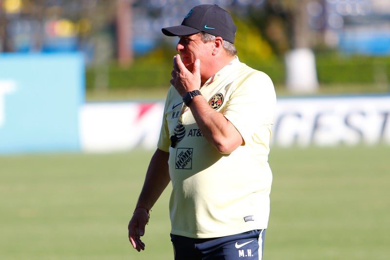 Miguel Herrera, en un entrenamiento del América