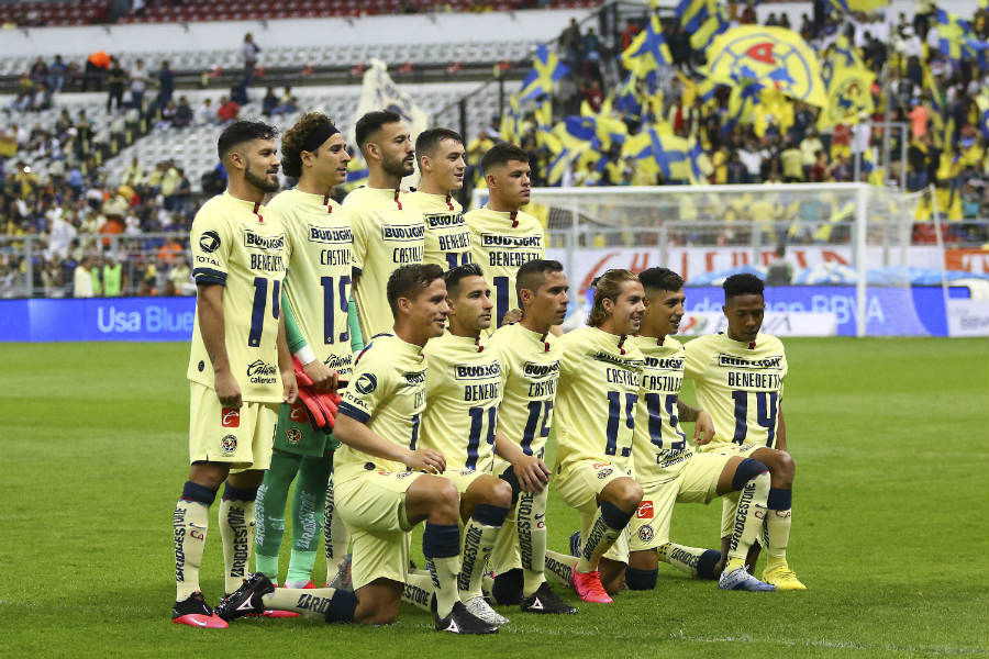 La foto oficial con las casacas de Castillo y Benedetti