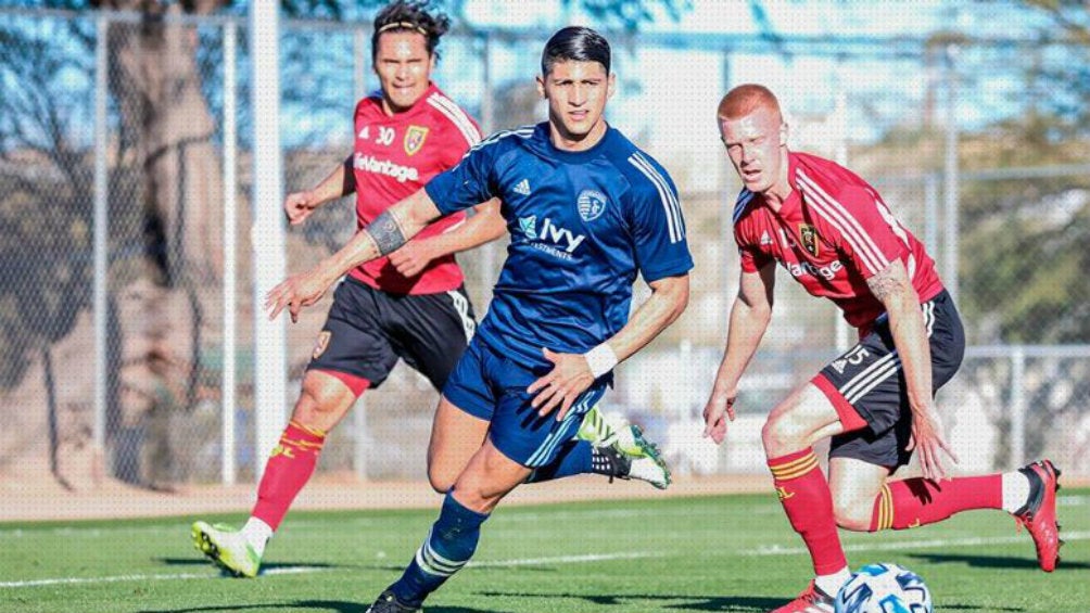 Alan Pulido, durante su debut con el Sporting Kansas City