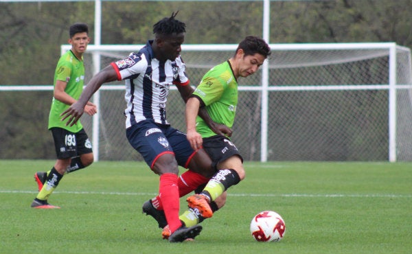 Ake Loba en acción con Monterrey Sub 20