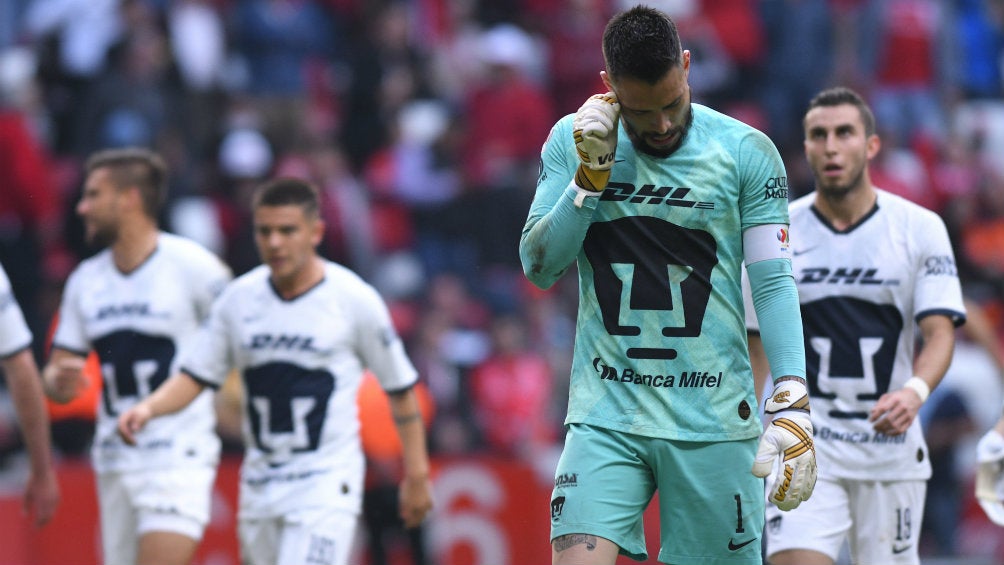 Jugadores de Pumas se lamentan tras anotación del rival