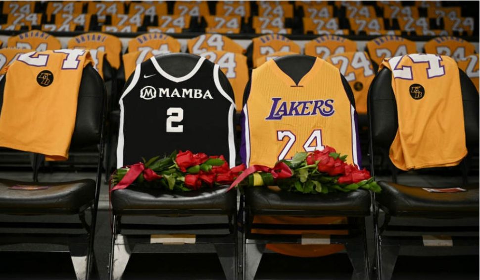 El Staple Center cubierto de jerseys de Kobe